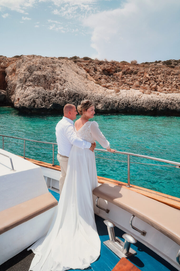 bride and groom on the boat Cyprus Ayia Napa boat wedding yacht ceremony svadba na lodi v zahraničí