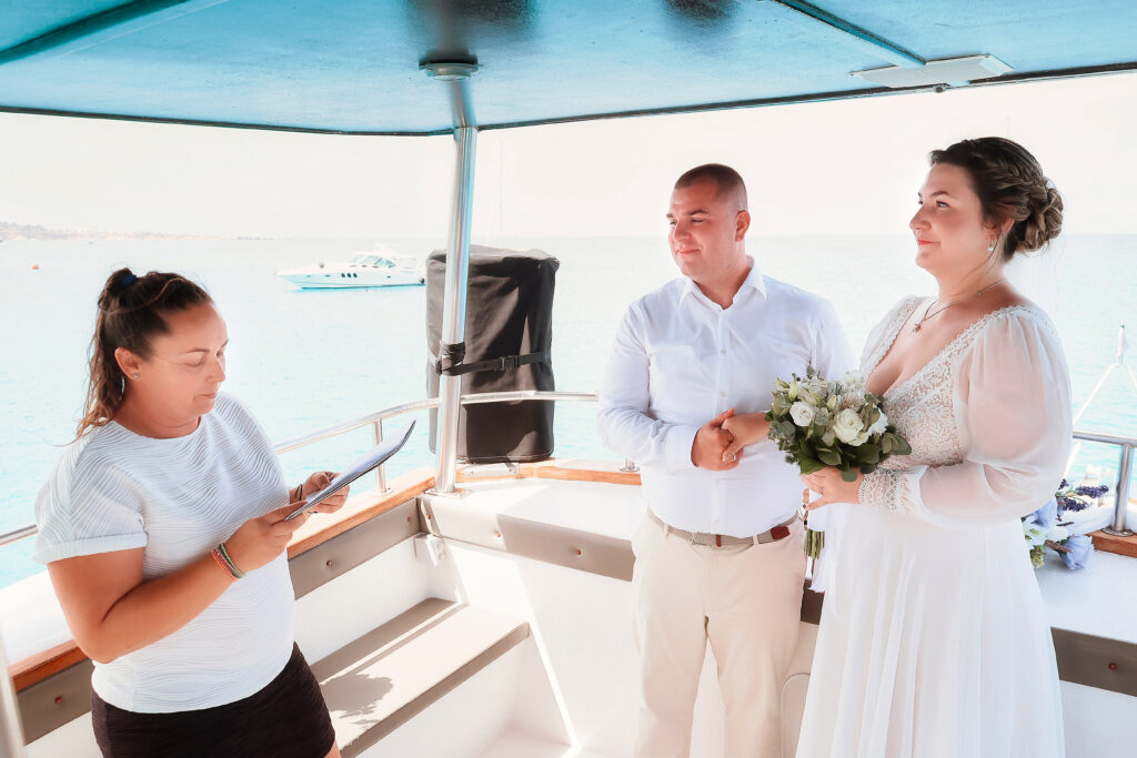Cyprus boat wedding symbolic ceremony yacht svadba na lodi pri mori