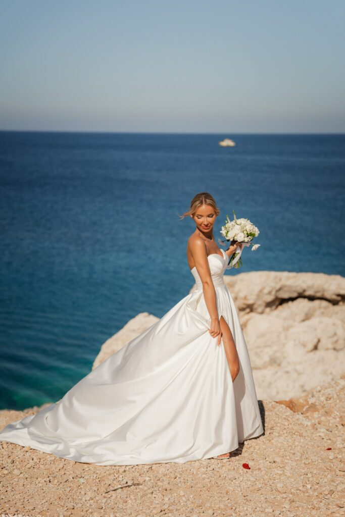 bride wedding dress luxury beach wedding bridal dress